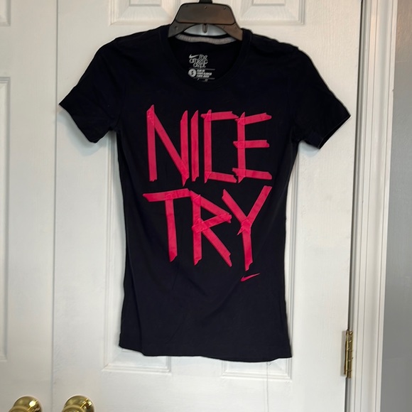 Nike Tops - Women’s Nike slim fit t shirt